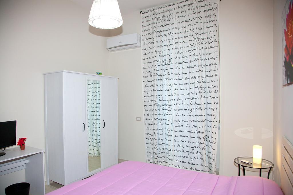 לינה וארוחת בוקר נאפולי Domus Armenio חדר תמונה